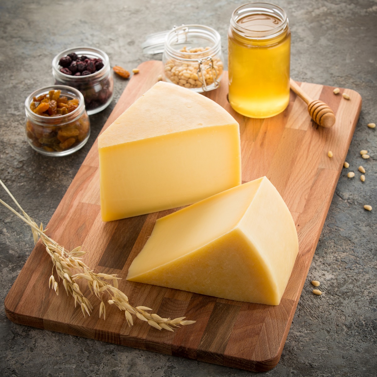 Сыр твердый Бофор 50-60%